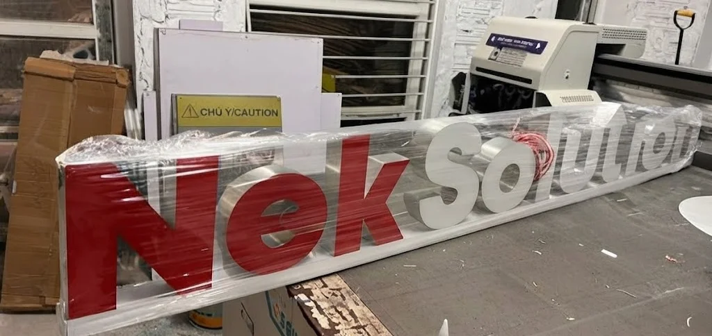 Kiện chữ nổi được đánh mã trước khi bàn giao vận chuyển