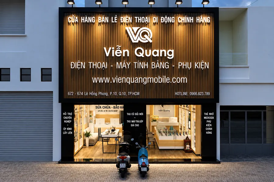 Bảng hiệu cửa hàng điện thoại Viễn Quang 1 Bảng hiệu cửa hàng điện thoại Viễn Quang với chữ trắng trên nền nan màu gỗ