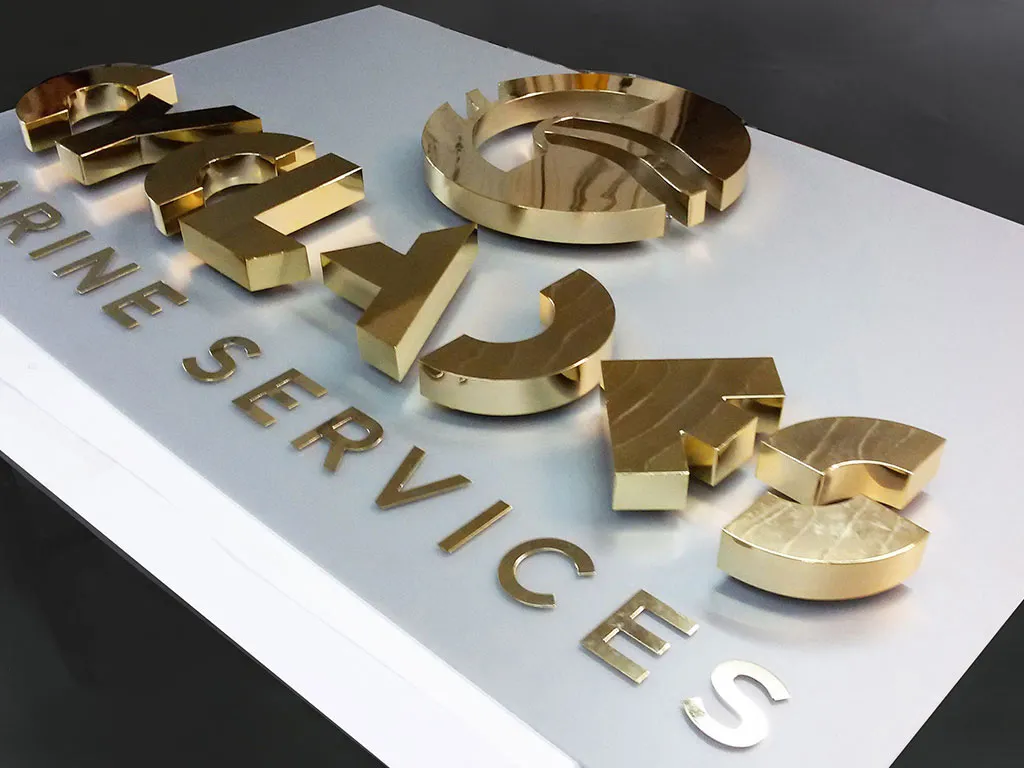 Gia công biểu tượng và logo theo file của đối tác. Kiểm tra các chi tiết nhỏ, tỷ lệ, vật liệu và khả năng hoàn thiện trước khi chốt phương án.