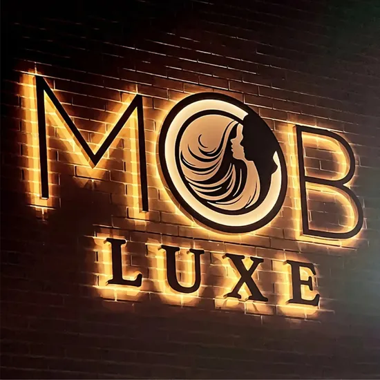 Logo chữ nổi banner